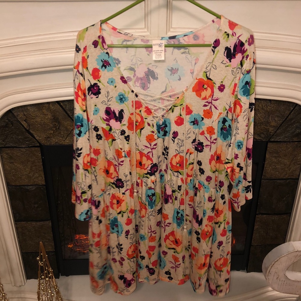 NWOT Flowy Floral 3/4 Sleeve Shirt